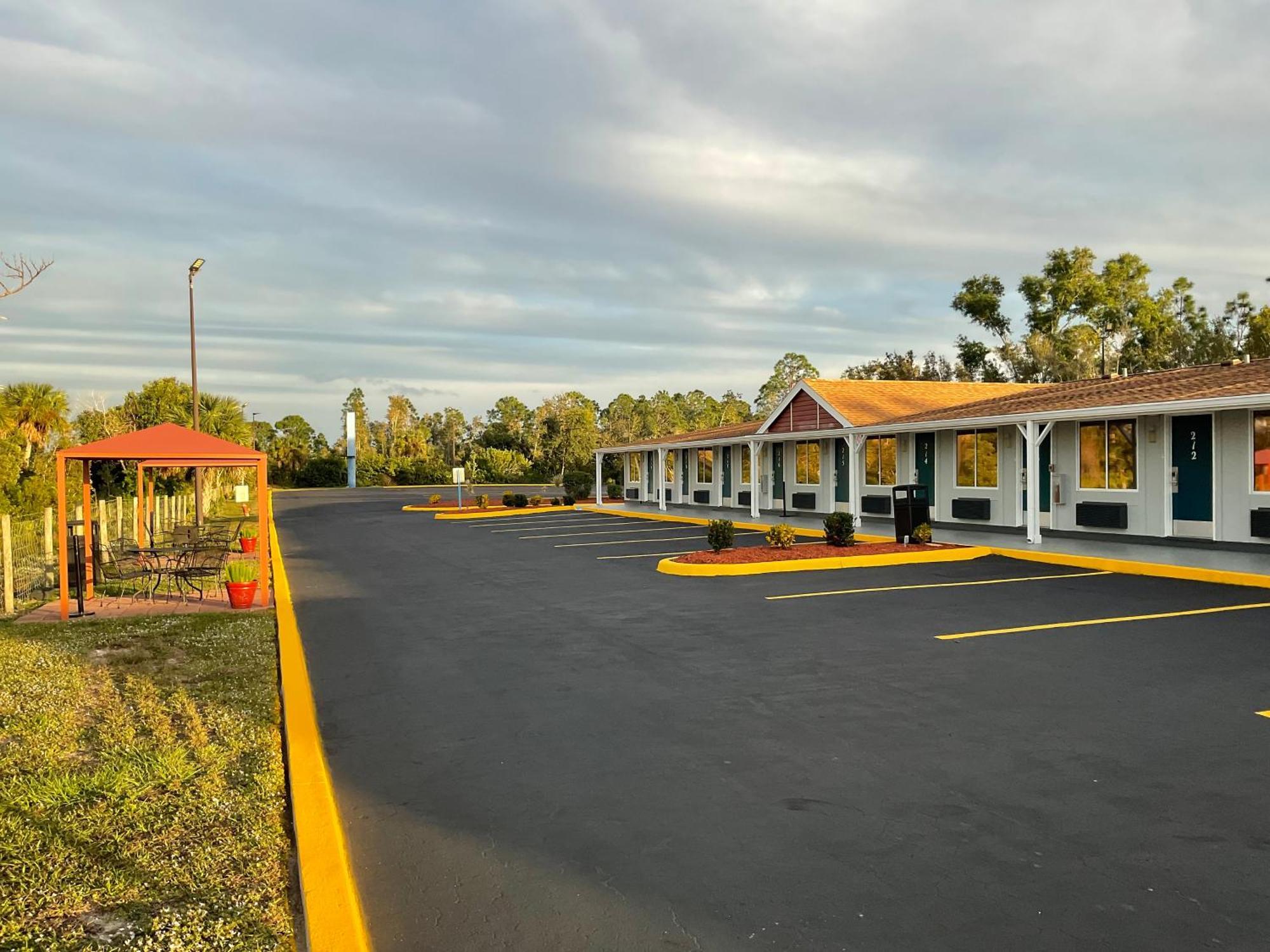 Knights Inn Punta Gorda Exterior foto